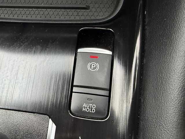 Nissan Qashqai 1.3 DiG-T MH 158 Premiere Edition 5dr Xtronic