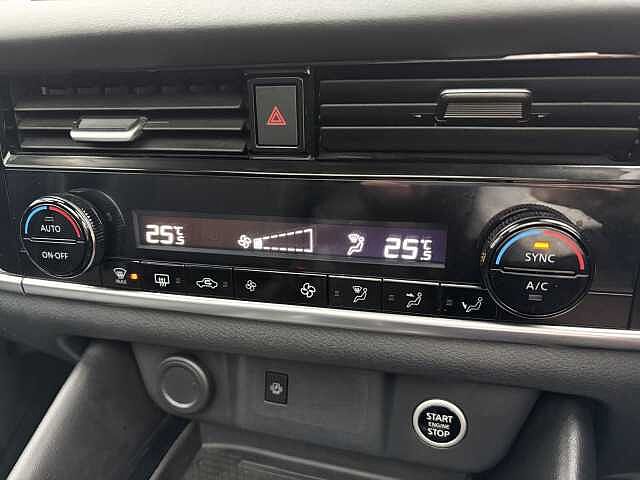 Nissan Qashqai 1.3 DiG-T MH 158 Premiere Edition 5dr Xtronic