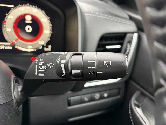 Nissan Qashqai 1.3 DiG-T MH 158 Premiere Edition 5dr Xtronic