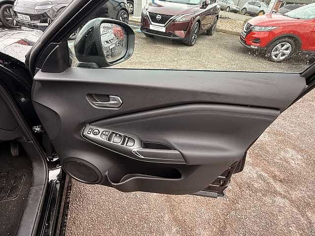 Nissan Juke 1.0 DiG-T N-Connecta 5dr DCT