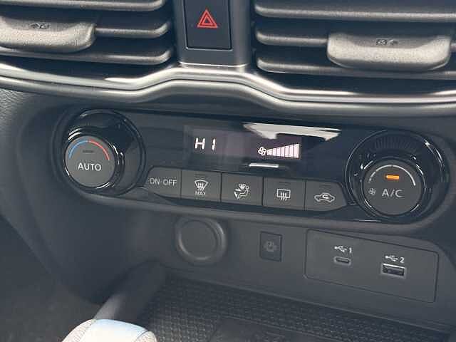 Nissan Juke 1.0 DiG-T N-Connecta 5dr DCT