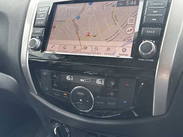 Nissan Navara Double Cab Pick Up Tekna 2.3dCi 190 TT 4WD Auto